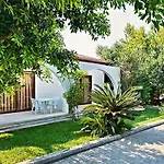 Bare Hill Aparthotel Krini