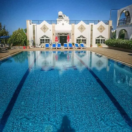 Bare Hill Aparthotel *