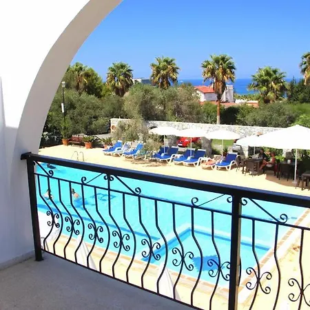 Bare Hill מלון דירות