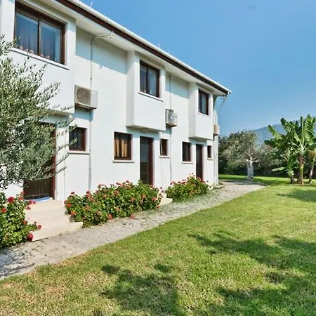 Bare Hill Aparthotel 3*