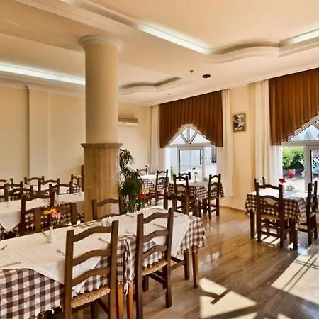 Bare Hill מלון דירות 3*