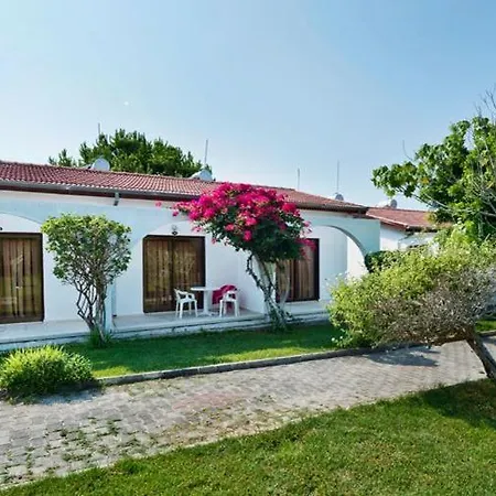 Bare Hill Aparthotel 3*