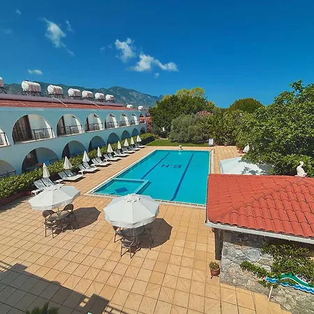 Bare Hill מלון דירות 3*