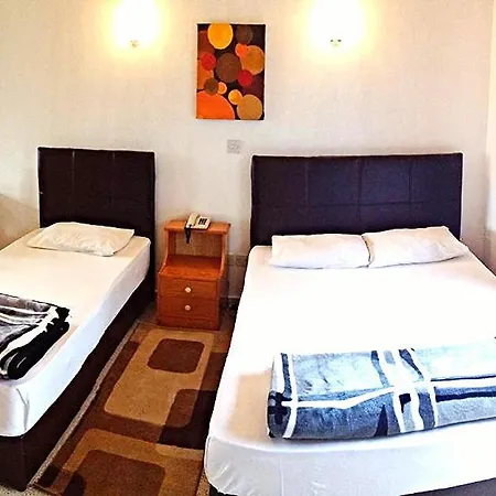 Bare Hill מלון דירות