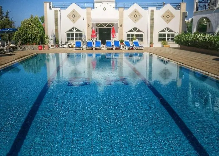 Bare Hill Aparthotel 3*