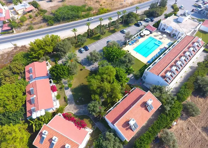 Bare Hill Aparthotel 3*