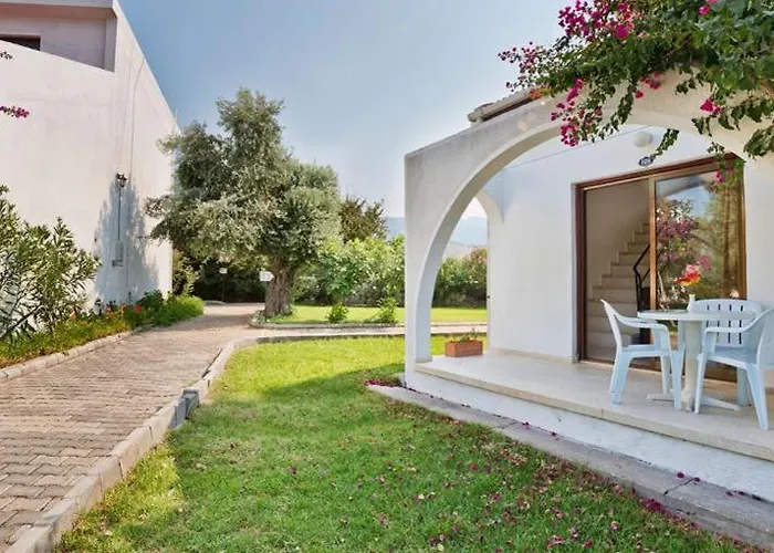 Bare Hill Aparthotel 3*