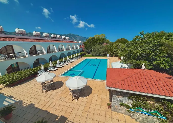 Bare Hill Aparthotel 3*