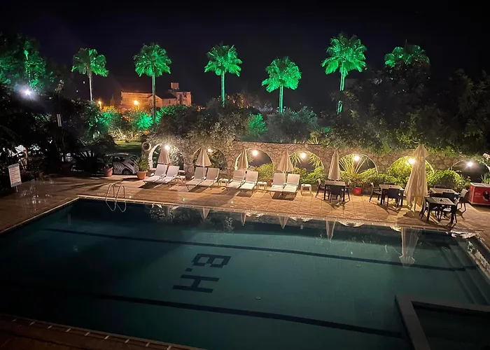 Bare Hill Aparthotel 3*